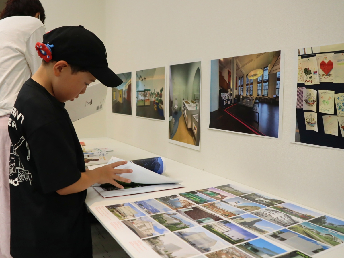 会場には、世界中のミュージアムの本や写真が並んでいました。