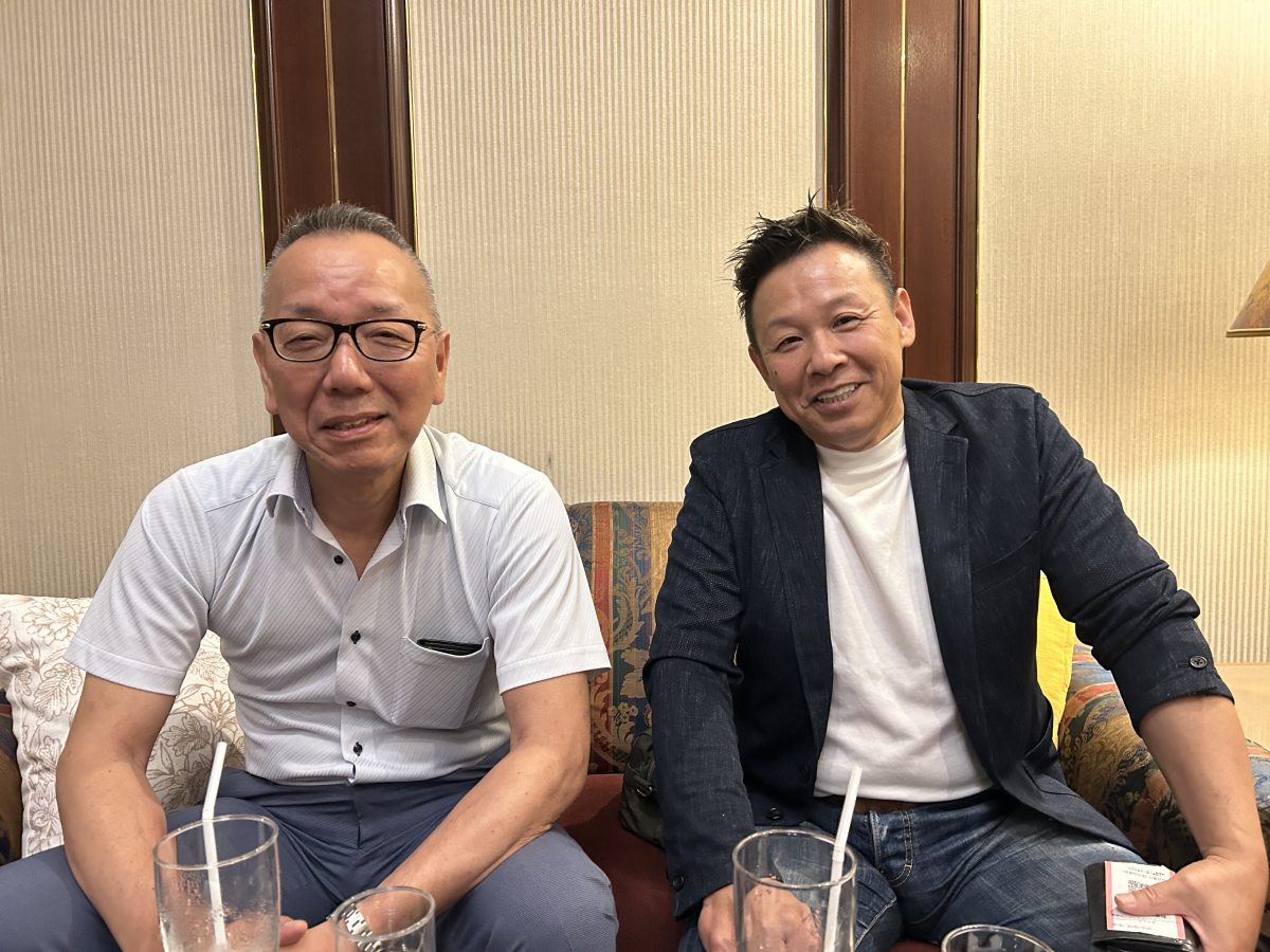 左が 海船濱ふとん太鼓仲間 鬼川会長 右が 大阪・堺ふとん太鼓協議会 泉谷代表 ふとん太鼓を守り 世界に発信したい！ 熱い思いを聞かせていただきました