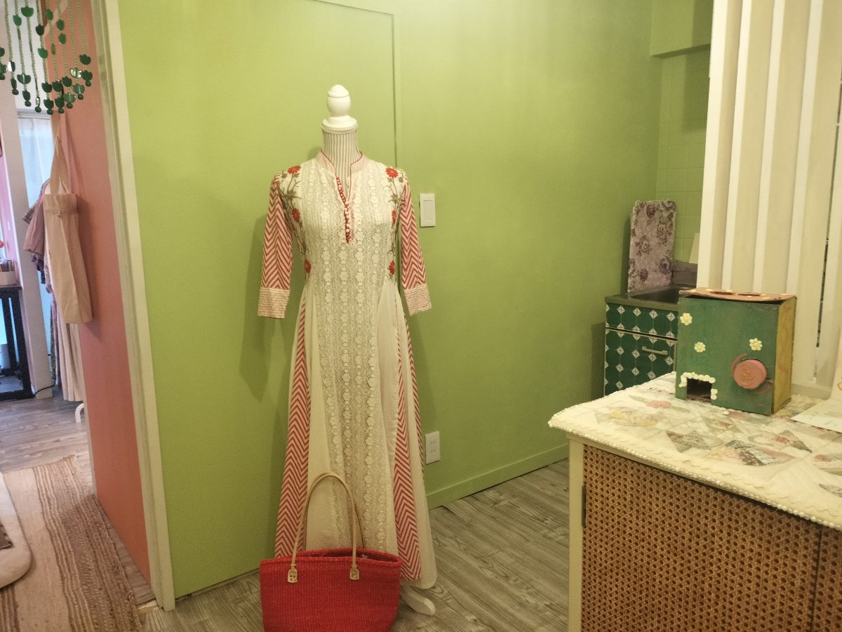 店主のみかさんと素敵なコーディネートのお出迎え