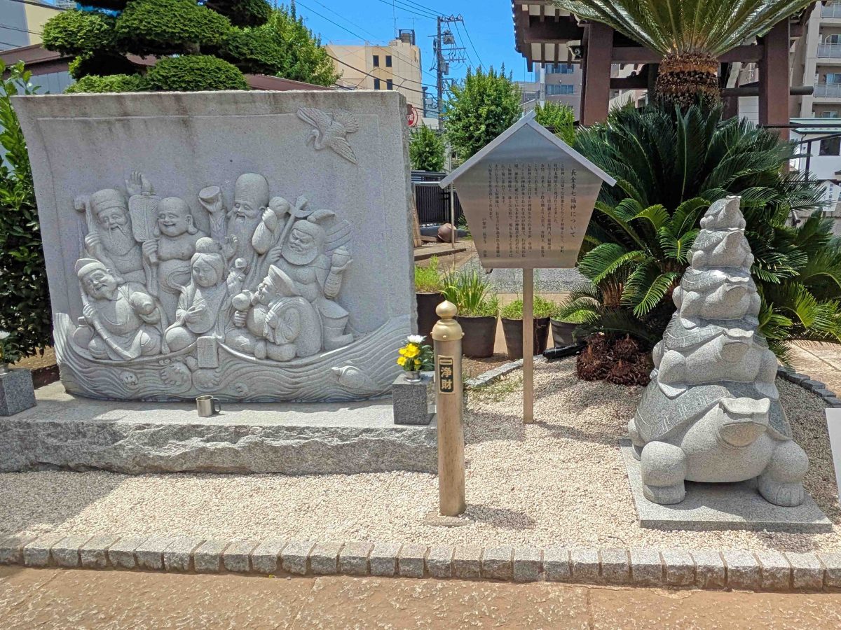 境内には七福神や開運五重亀といった縁起物もありますよ。