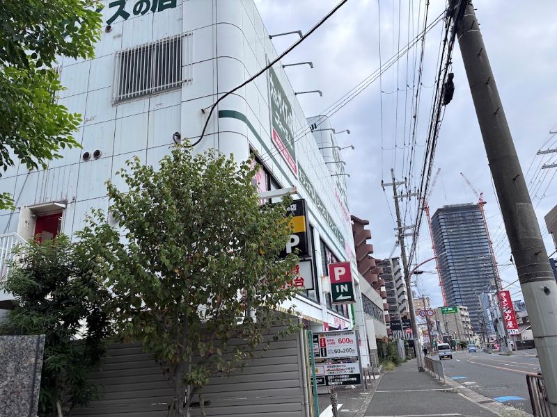 イオンモール茨木前の産業道路を、JR千里丘駅に向かって進みます