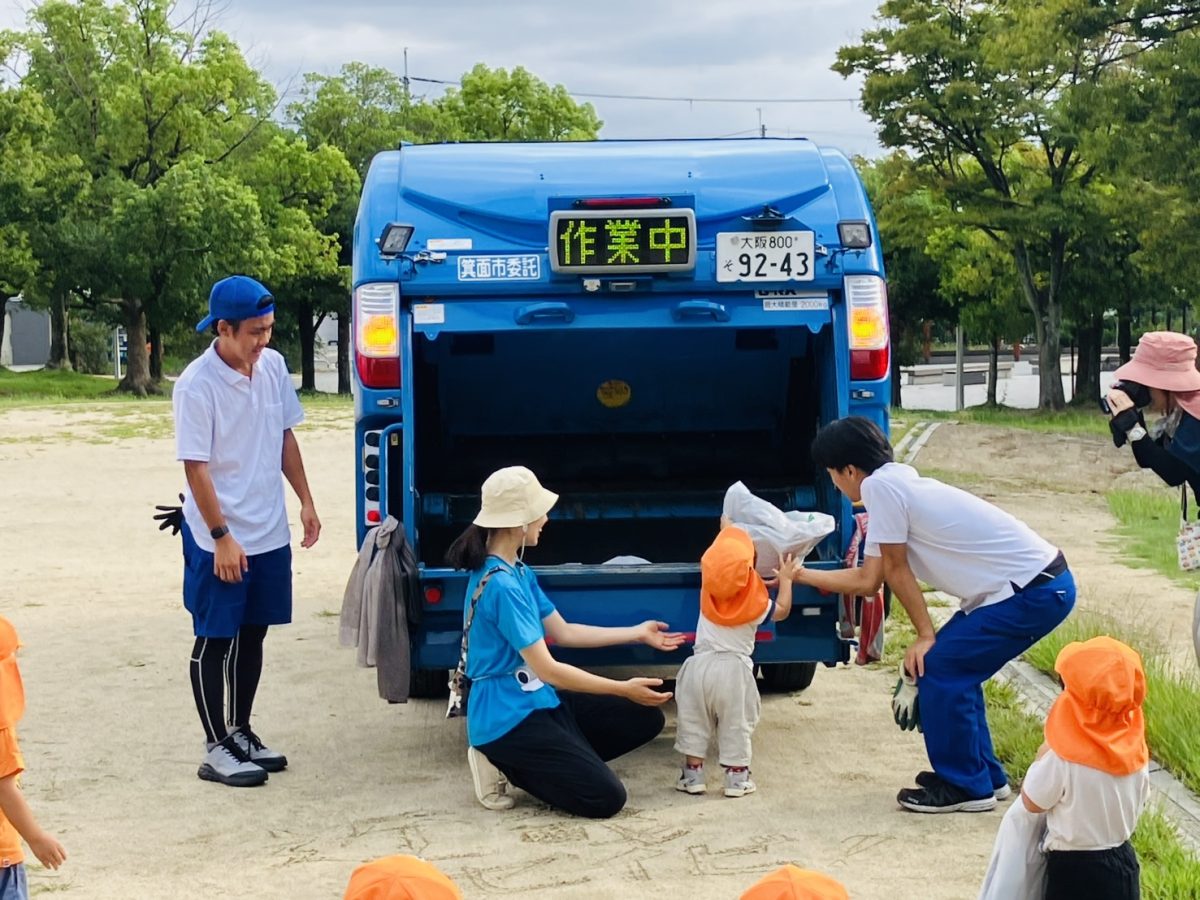 【箕面市】箕面保育園にてパッカー車の見学・体験＆ミニライブ