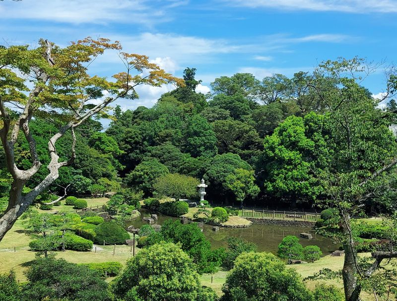 四季折々の美しさを誇る、あけぼの山の日本庭園ですが、どこから撮影したか、わかりますか？