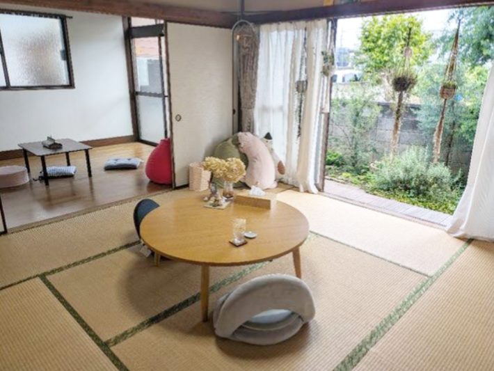 居間（画像はMOEGI、enngawaより提供）