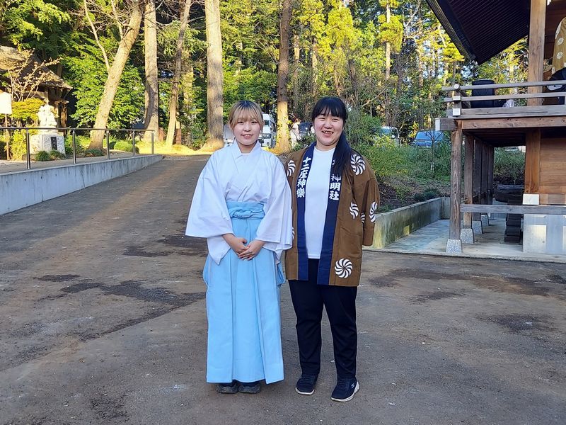 中山美里さん（左）と中山香里さん（右）。香里さんが神社巡りが好きだったことから、2人で神明社を訪れるようになったのがきっかけ。伝統を楽しんでいる姿がステキですね。