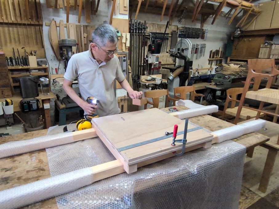 豊中市の新規工房様に安定した台座と担ぎ棒を作っていただきました。