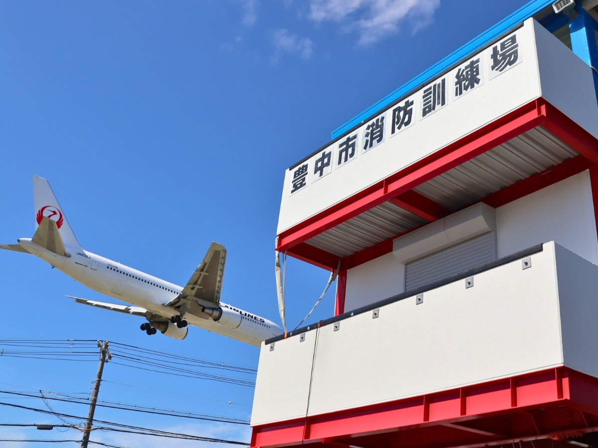 訓練中には、頭上を飛行機が次々と通過!迫力満点です