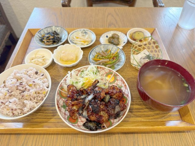 【吹田市】副菜8種類！「Cafe＆Bal Magis」の彩り豊かなおばんざいランチ